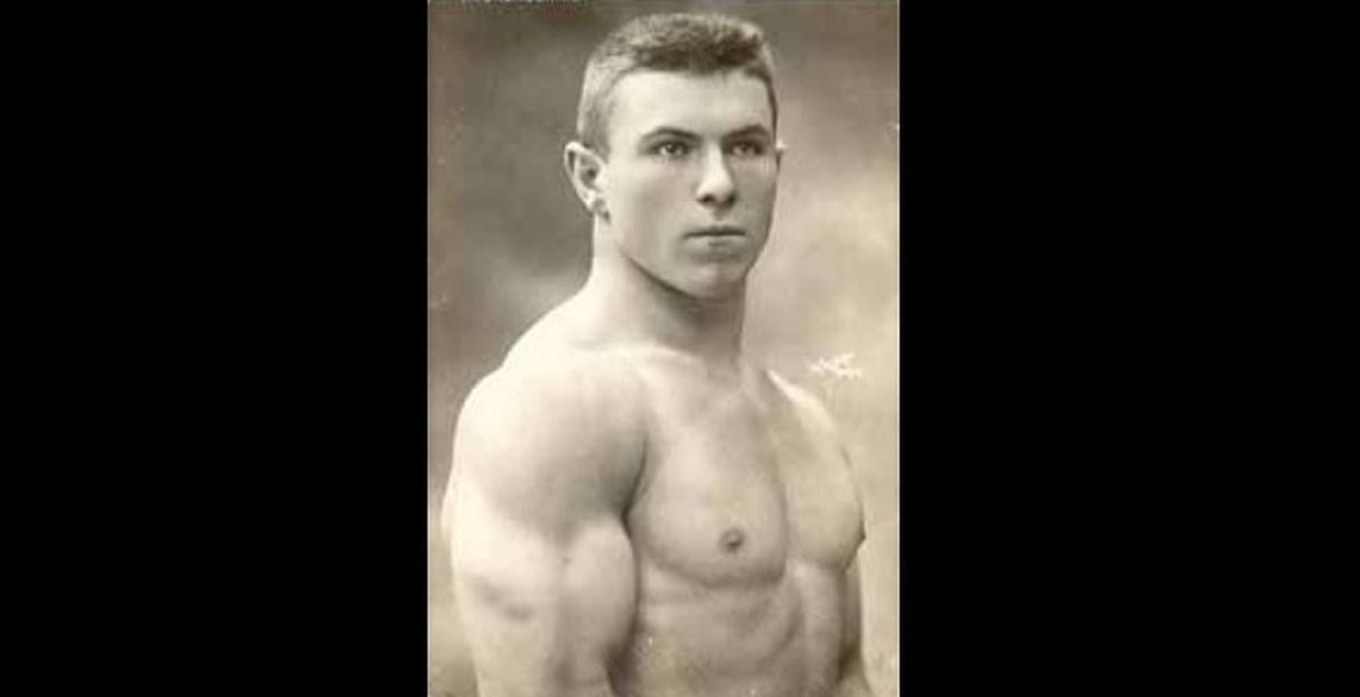 Muž, který vynalezl bench press a Hack Squat